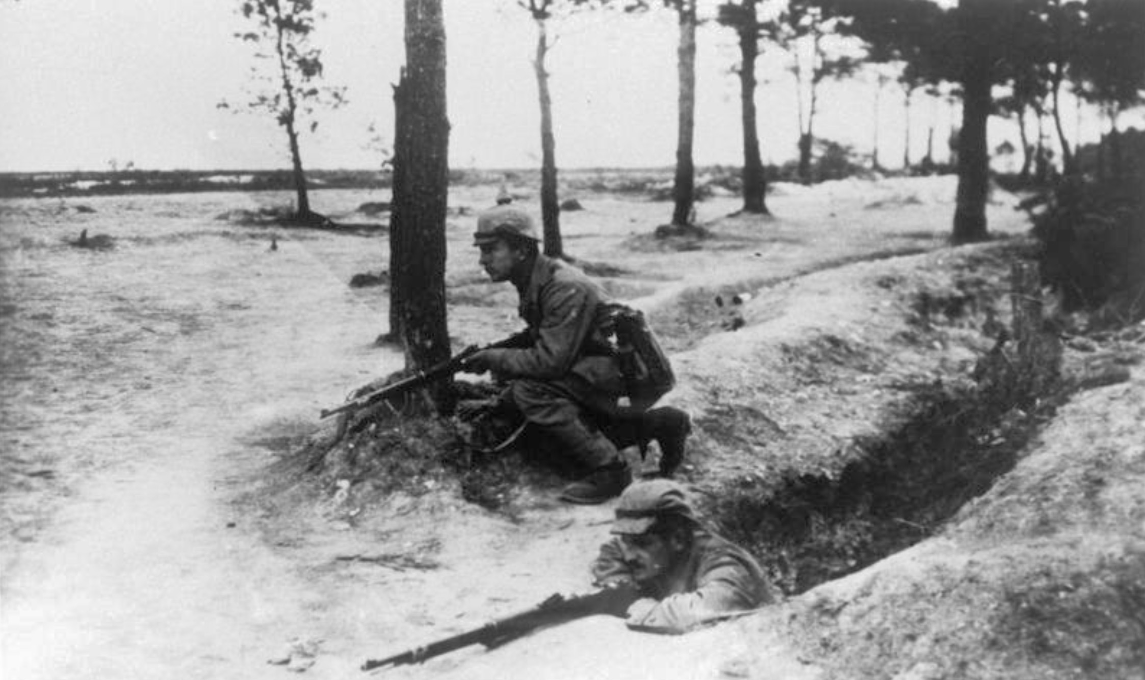 German forward detachments guarding the entrance to a trench line in front of Arras 